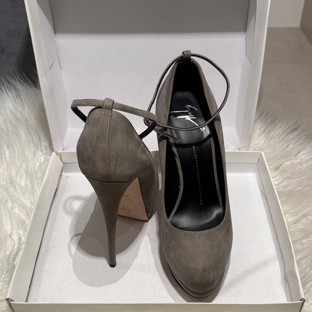Chic Taupe Women's Heels